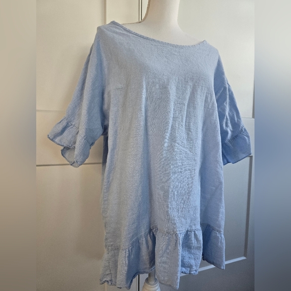 Light Blue Ruffle Hem Top With Button Detail Down The Black - Picture 3 of 10